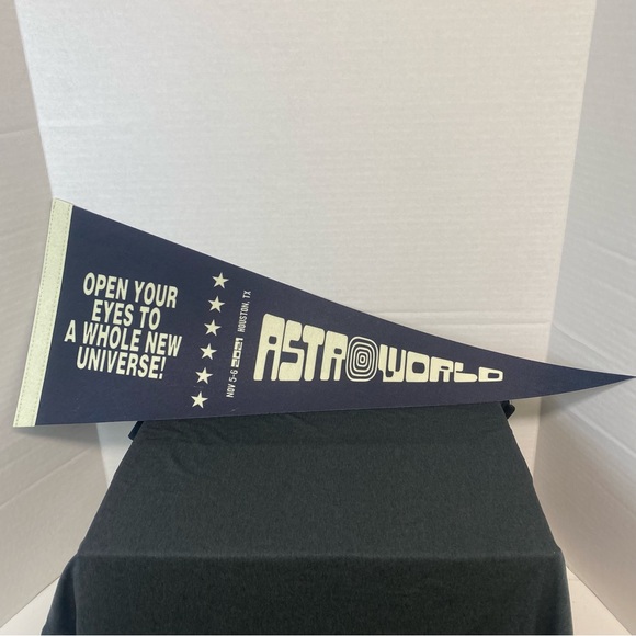 2021 Astroworld Travis Scott Pennant Flag Tour Merch Black Glowing New 24 inches - Picture 1 of 7